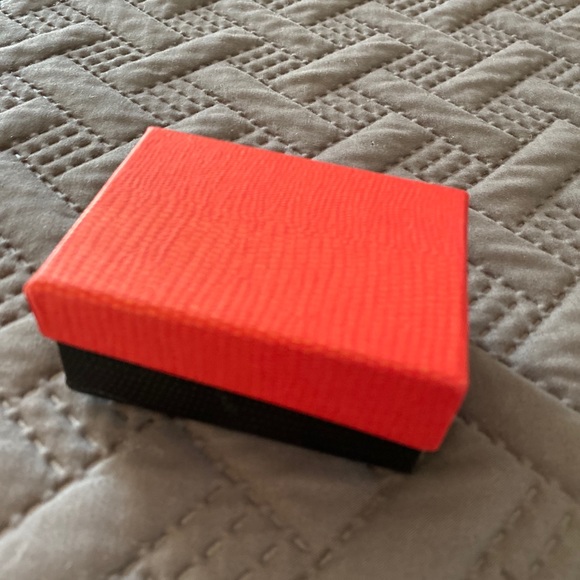 New necklace, ring, and earring set - Picture 3 of 3